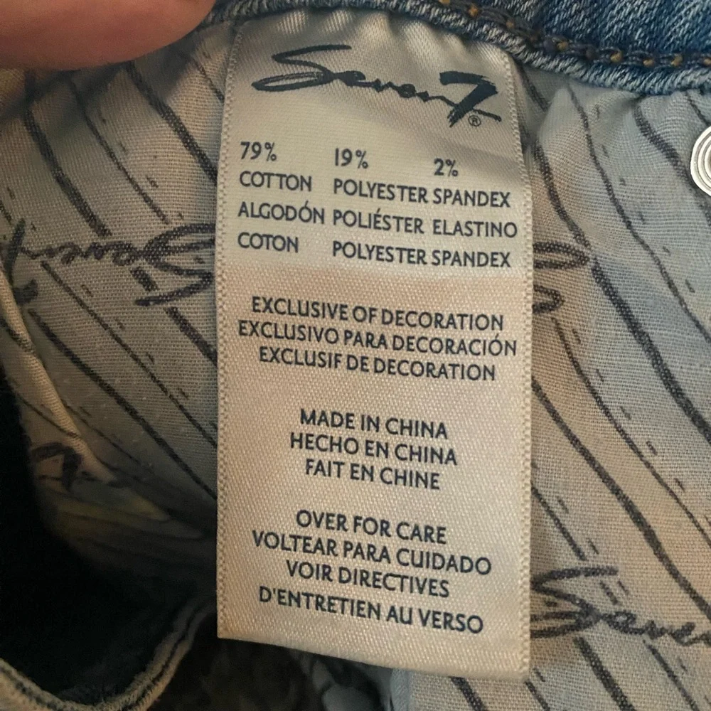 Seven7 Women's Light Blue Jeans, Embellished Pockets, Raw Hem. - Picture 9 of 10